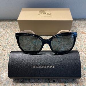 Elegant glasses🖤❤️💛